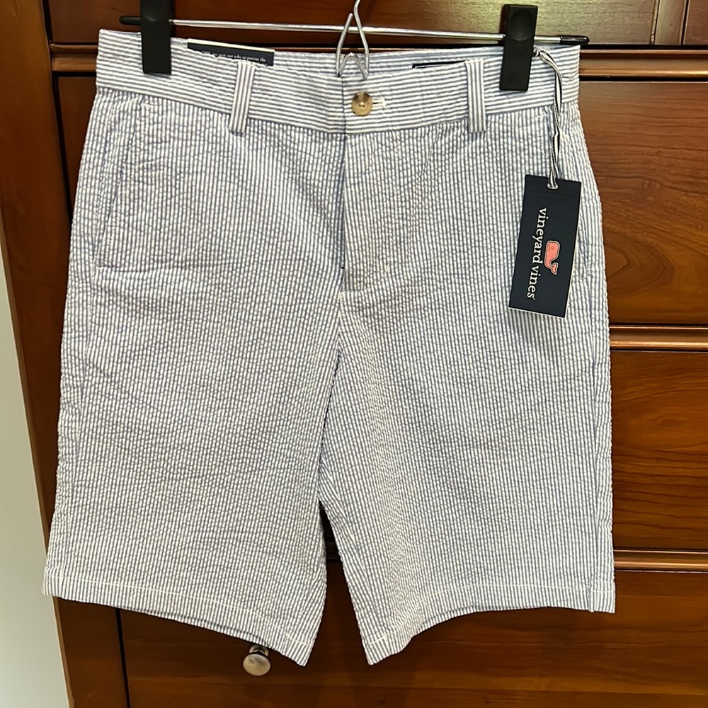 NWT Vineyard Vines Boys Blue and White Seeksucker Breaker Shorts (12)